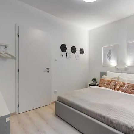 Appartamento Terrace Vista-Modern 2Br Retreat Budapest Esterno foto
